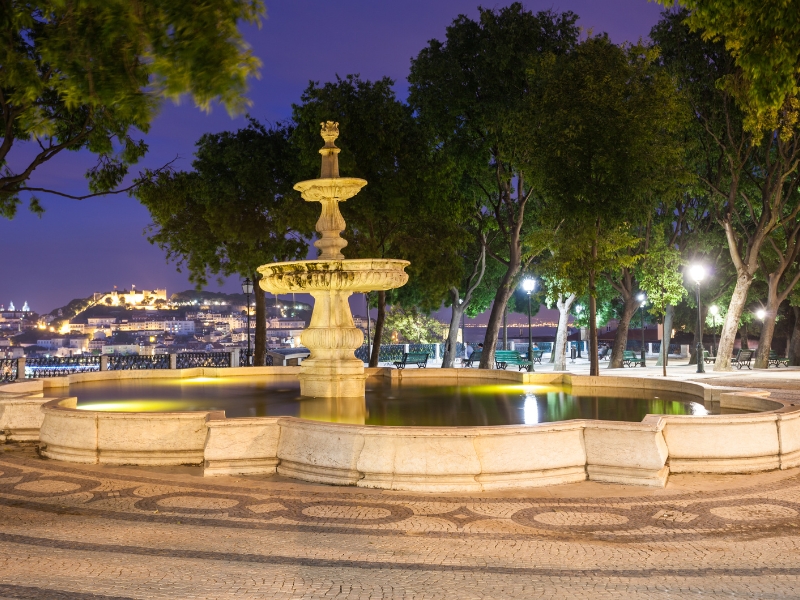 Miradouro de Sao Pedro de Alcantara : Une vue imprenable sur Lisbonne 3 Miradouro de Sao Pedro à Lisbonne
