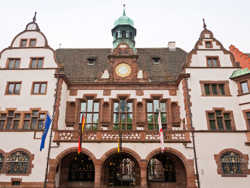 Neues Rathaus Freiburg : Un joyau de la néo-Renaissance 1 Neues Rathaus à Fribourg