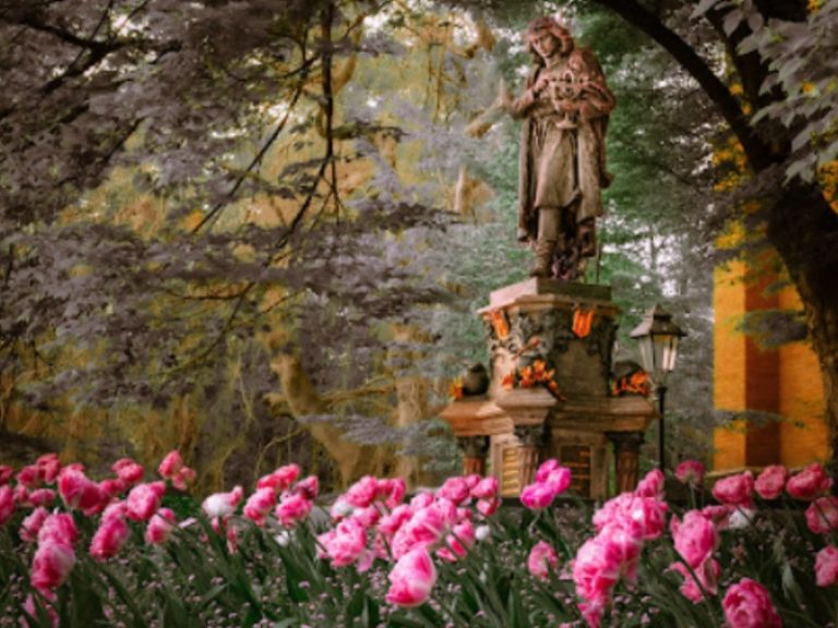 Nicolaus Copernicus Statue 3