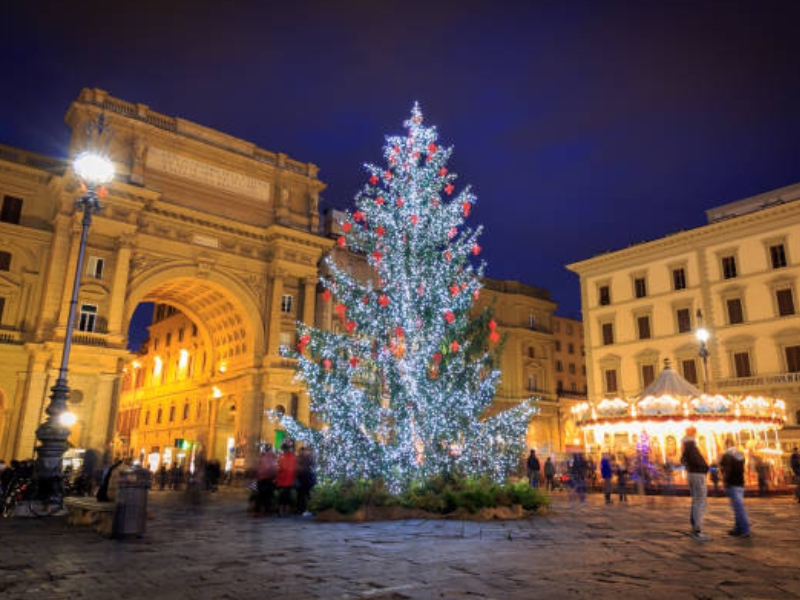 Piazza della Repubblica: Een levendig hart van Florence 3 Piazza della Repubblica in Florence