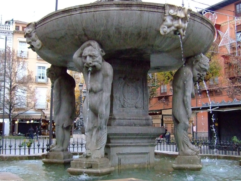 Plaza de Bib-Rambla: Il cuore pulsante di Granada 2 Plaza de Bib-Rambla a Granada