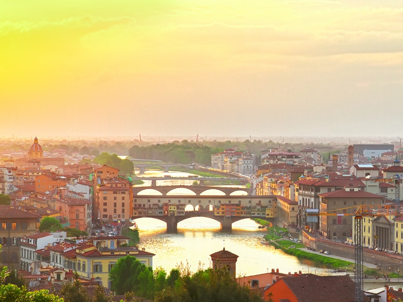 Ponte Vecchio: Μια διαχρονική γέφυρα που διασχίζει τον Άρνο 1 Ponte Vecchio στη Φλωρεντία