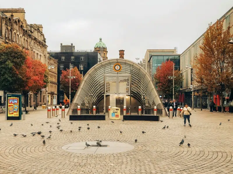 Saint Enoch Square: Tętniące życiem centrum w sercu Glasgow 1 Saint Enoch Square w Glasgow
