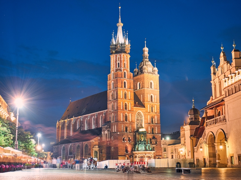 Basilique Sainte-Marie : Un joyau gothique sur la place du marché de Cracovie 1 Basilique Sainte-Marie de Cracovie