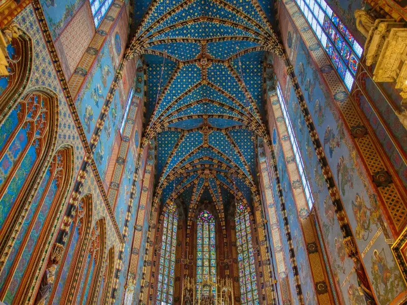 Basilique Sainte-Marie : Un joyau gothique sur la place du marché de Cracovie 2 Basilique Sainte-Marie de Cracovie