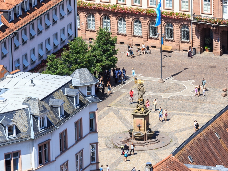 Universitätsplatz: il cuore della vita accademica di Heidelberg 1 Universitätsplatz a Heidelberg