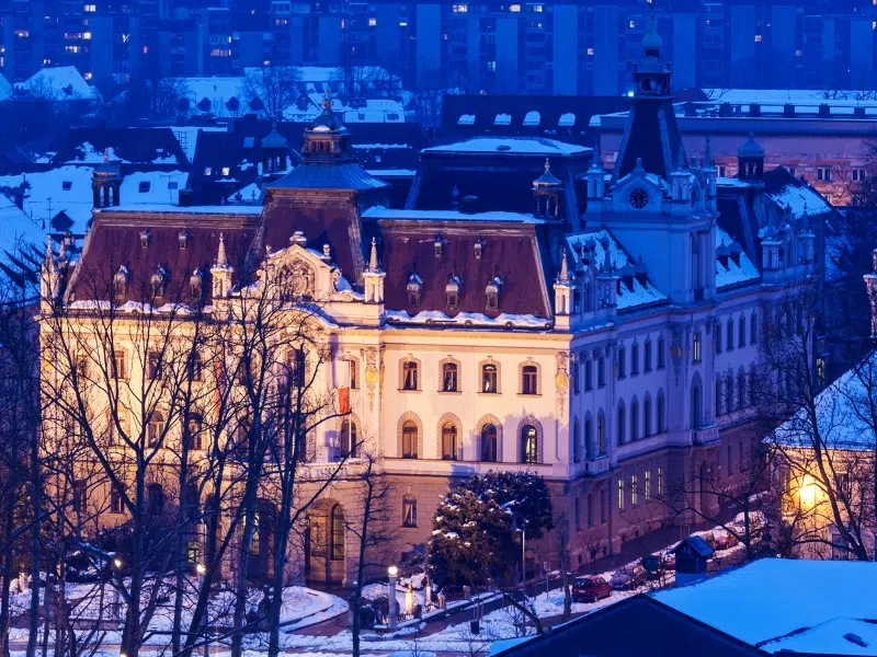 Universidade de Ljubljana: Um centro de aprendizagem e inovação na Eslovénia 3 Universidade de Ljubljana