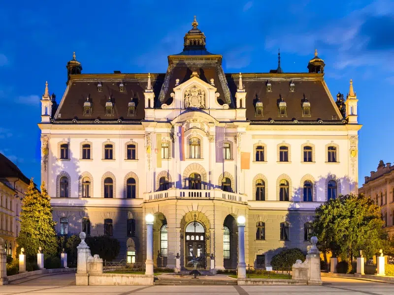 Universidade de Ljubljana: Um centro de aprendizagem e inovação na Eslovénia 2 Universidade de Ljubljana