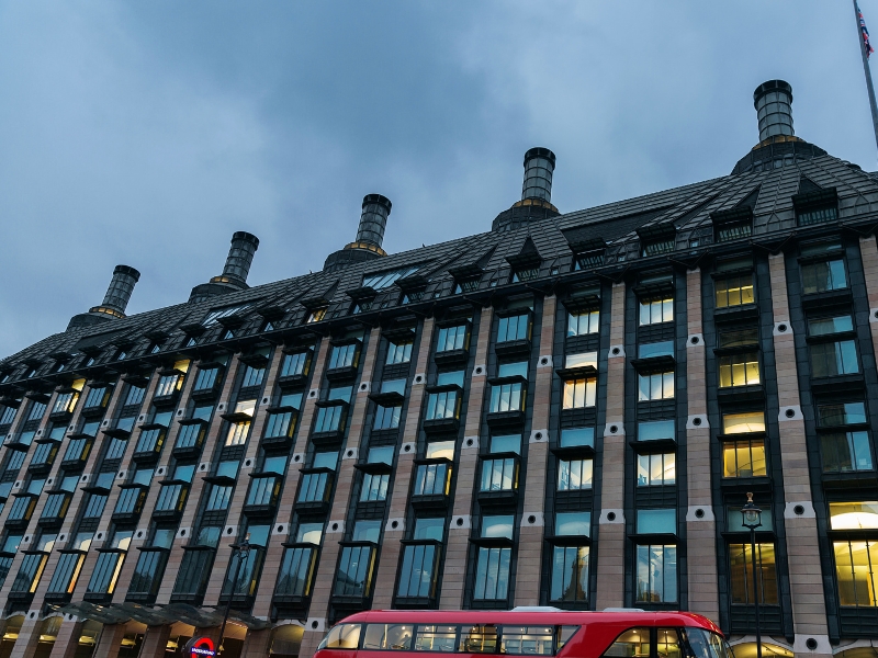 La gare de Westminster : Une passerelle vers le cœur de Londres 1 Westminster à Londres