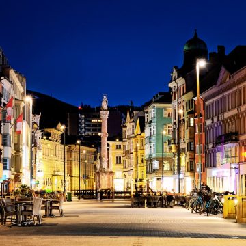 L'Annasäule è una colonna corinzia simbolo nel cuore di Innsbruck, eretta nel 1703 per commemorare la liberazione della città da parte delle truppe bavaresi durante la guerra di successione spagnola.