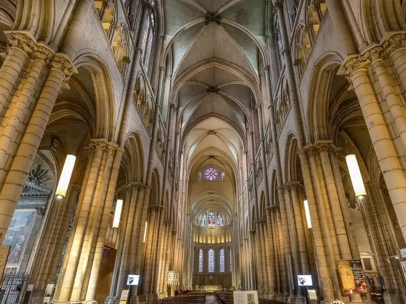 Kathedraal Saint Jean Baptiste: Een bezienswaardigheid in Lyon 2 Kathedraal Saint Jean Baptiste in Lyon