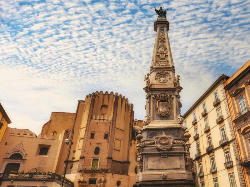 San Domenico Maggiore: una chiesa iconica ricca di storia e arte 1 San Domenico Maggiore a Napoli