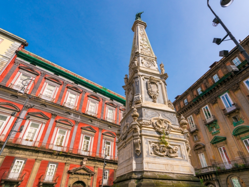 San Domenico Maggiore: una chiesa iconica ricca di storia e arte 3 San Domenico Maggiore a Napoli