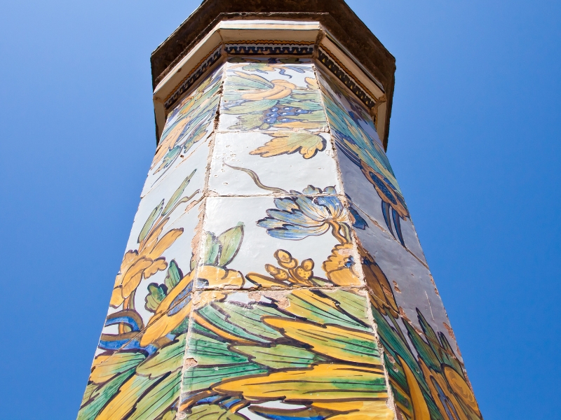 Monumentale di Santa Chiara: Un simbolo senza tempo di Napoli 3 Monumentale di Santa Chiara a Napoli