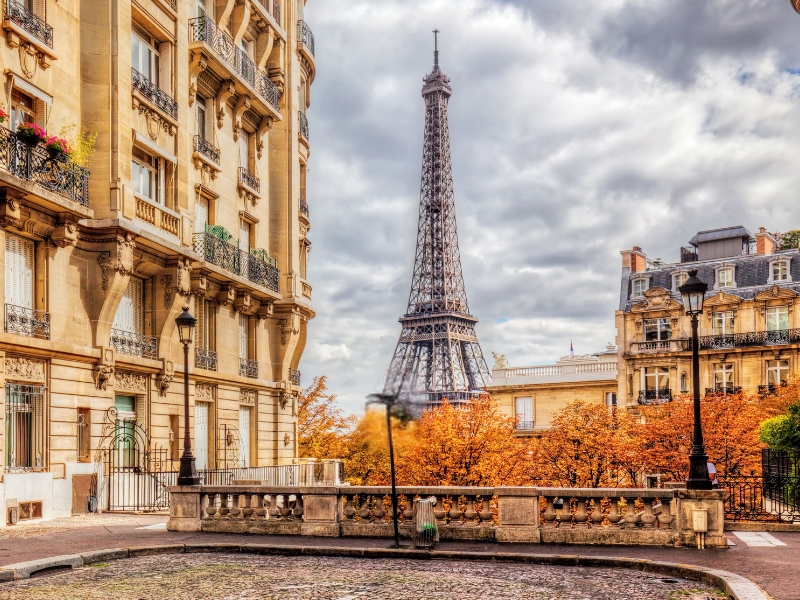 Eiffel Tower: The Iconic Symbol of Paris 3 Eiffel Tower in Paris