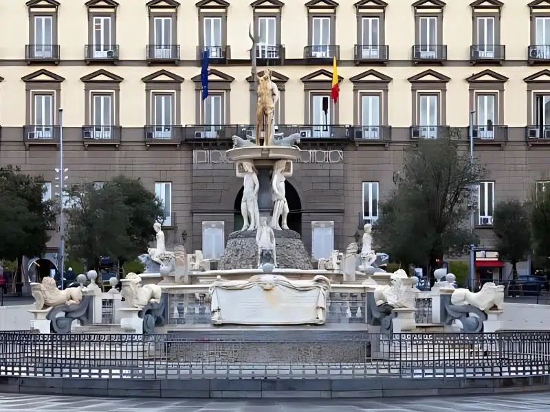 Fontaine de Neptune à Naples