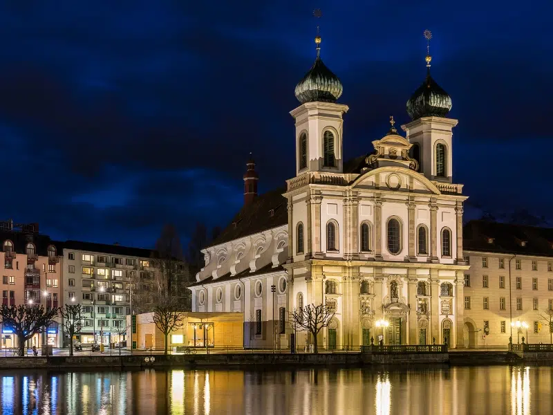 Église jésuite Saint François Cavier : un joyau baroque à Lucerne 3 Église jésuite Saint François Cavier à Lucerne