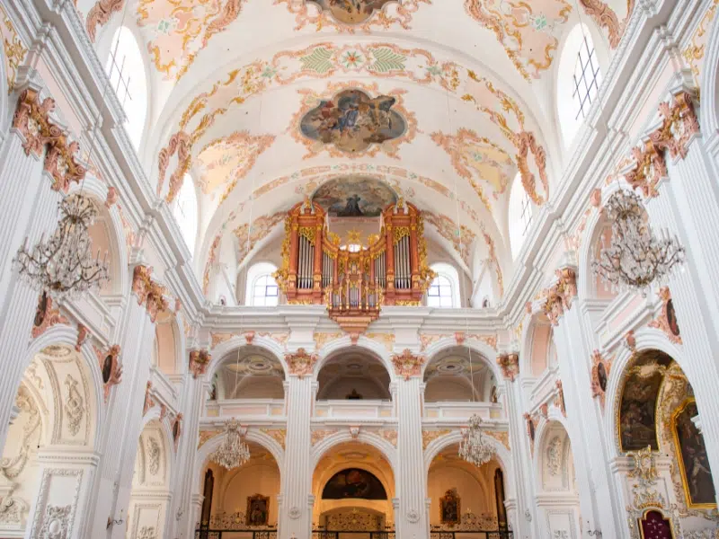 Église jésuite Saint-François-Cavier : un joyau baroque à Lucerne 2 Église jésuite Saint François Cavier à Lucerne