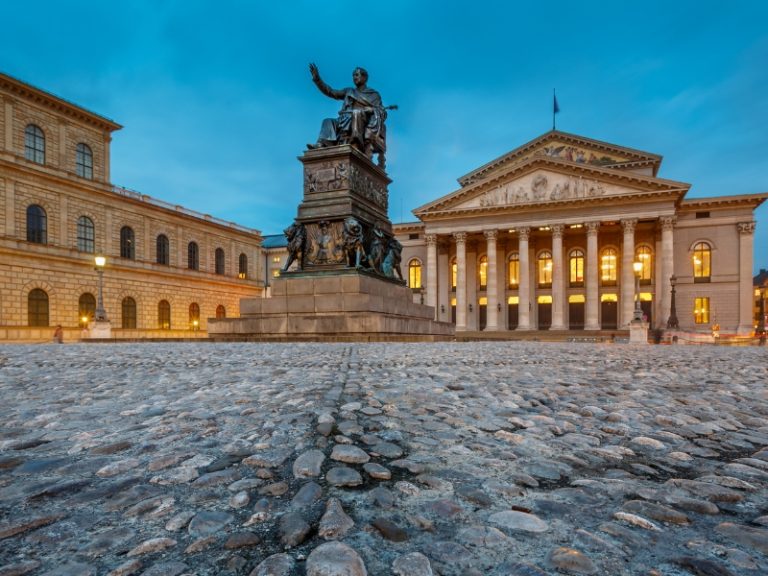 Max-Joseph-Platz in Munich