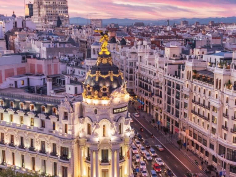 Metropolis Building in Madrid