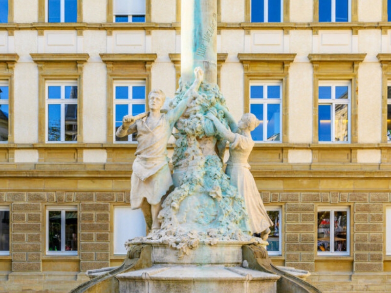 Monument à Dicks et Lentz au Luxembourg