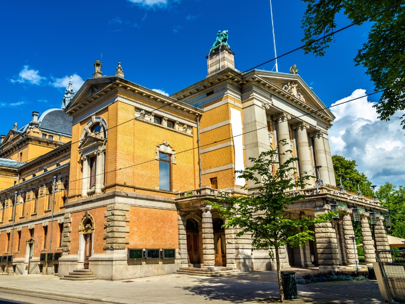 Il Teatro Nazionale di Oslo: Un punto di riferimento culturale della Norvegia 2 Teatro Nazionale di Oslo