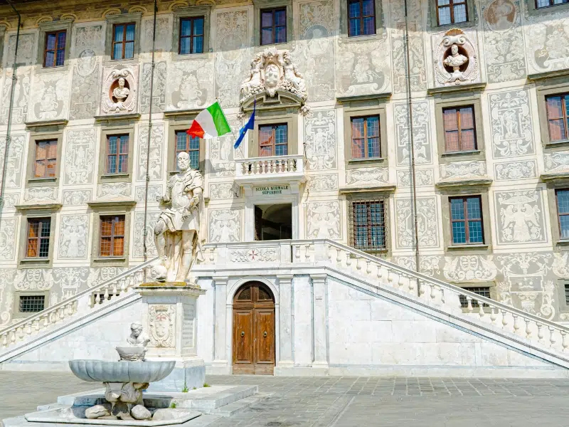Piazza dei Cavalieri: un gioiello rinascimentale nel cuore di Pisa 1 Piazza dei Cavalieri a Pisa