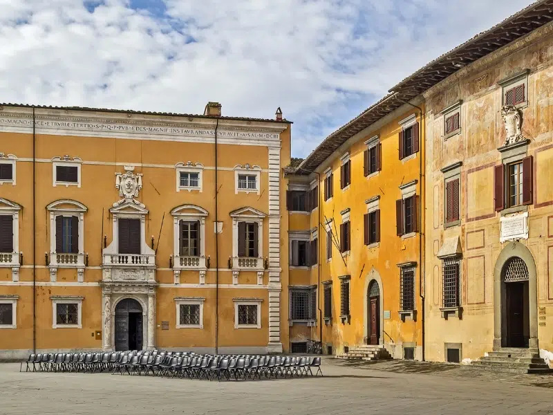 Piazza dei Cavalieri: un gioiello rinascimentale nel cuore di Pisa 3 Piazza dei Cavalieri a Pisa