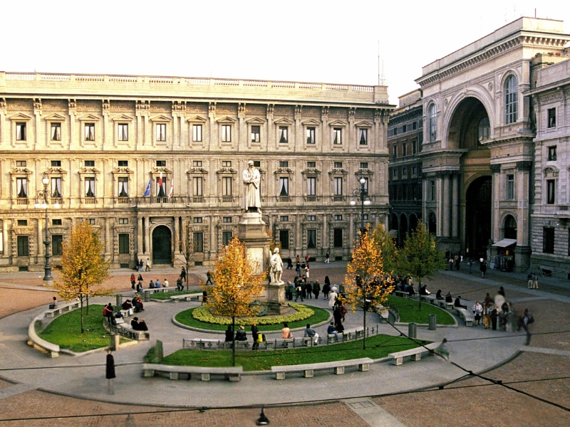 Piazza della Scala in Milan