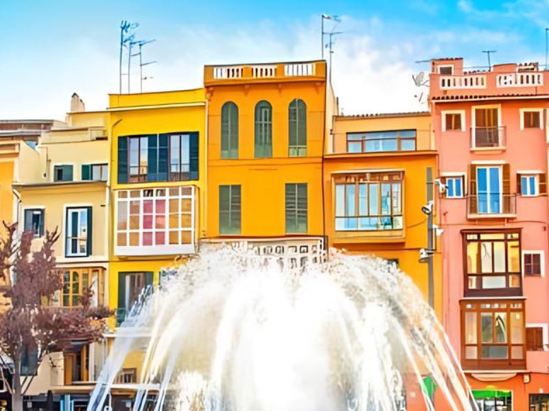 Plaça de la Reina: De elegante toegangspoort tot het historische hart van Palma 3 Placa de la Reina in Palma de Mallorca