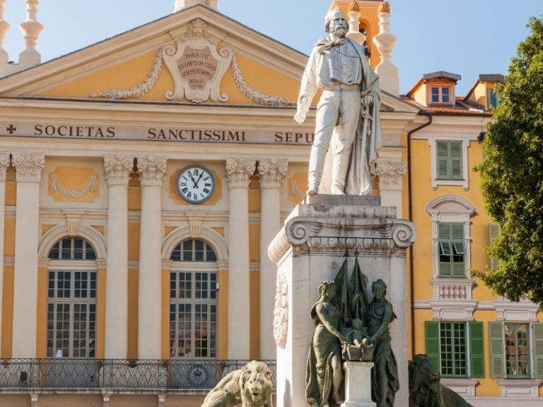 Place Giuseppe Garibaldi in Nice