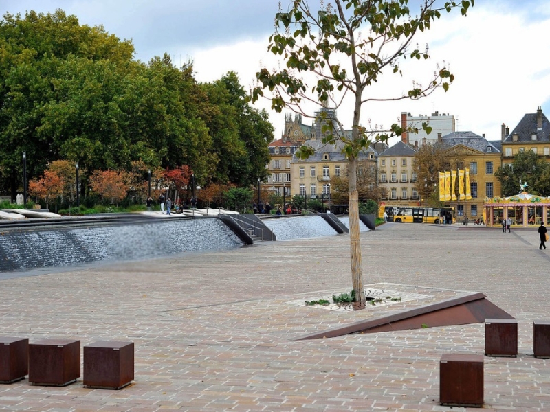 Place de la République : Le cœur vibrant de Metz 1 Place de la République à Metz