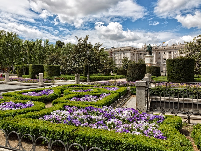 Plaza de Oriente in Madrid