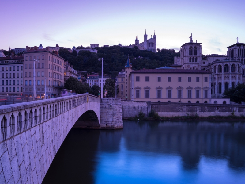 Pont Bonaparte: Een bezienswaardigheid in Lyon die de Saône overspant 2 Pont Bonaparte in Lyon