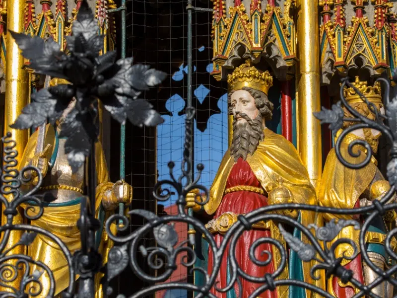Schöner Brunnen: La bella fuente de Núremberg 2 Schöner Brunnen en Núremberg