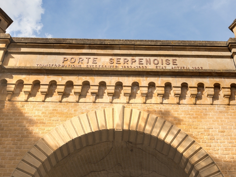 La Porte Serpentine : Un portail historique au cœur de Metz 2 Porte Serpentine à Metz