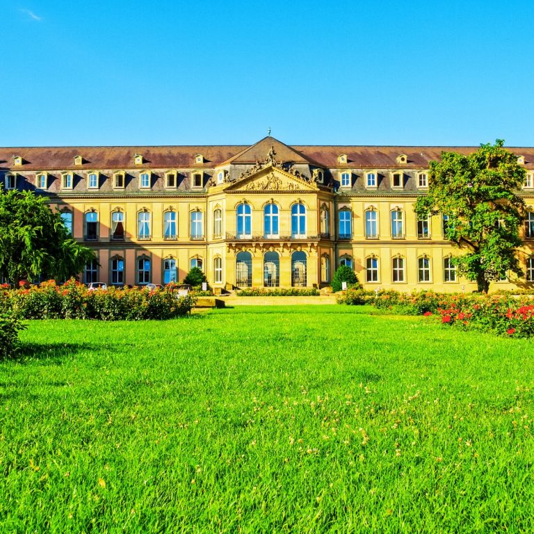 Neues Schloss to okazała późnobarokowa rezydencja, która stoi na Schlossplatz w Stuttgarcie, służąc jako majestatyczny symbol królewskiej historii miasta i jego przekształcenia w nowoczesną stolicę kraju związkowego.
