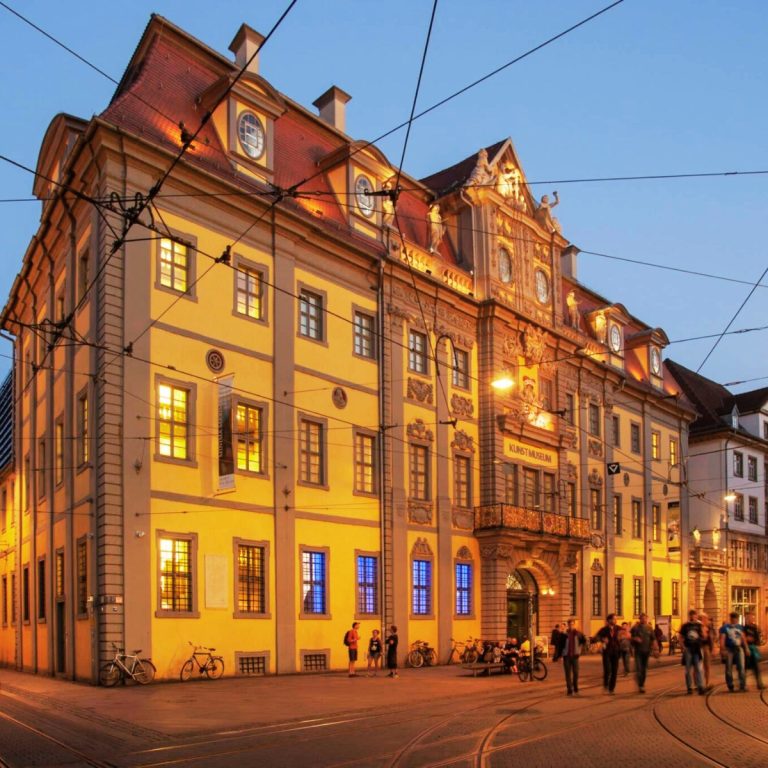 Angermuseum to najważniejsze muzeum sztuki mieszczące się w XVIII-wiecznym barokowym pałacu, prezentujące bogatą kolekcję sztuki średniowiecznej i misternego rzemiosła Erfurtu.