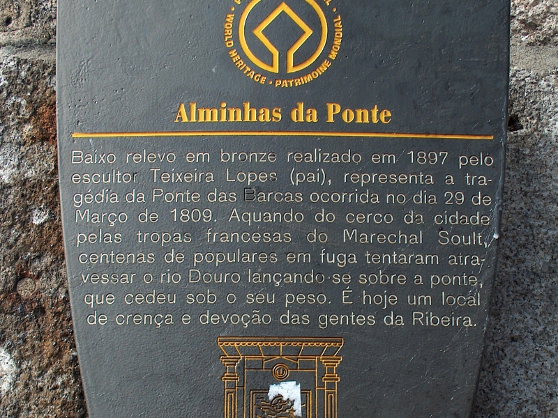 Alminhas von der Brücke: Eine ergreifende Hommage an Tragödie und Widerstandskraft in Porto 1 Alminhas der Brücke in Porto