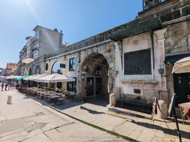 Alminhas von der Brücke: Eine ergreifende Hommage an Tragödie und Widerstandskraft in Porto 3 Alminhas der Brücke in Porto