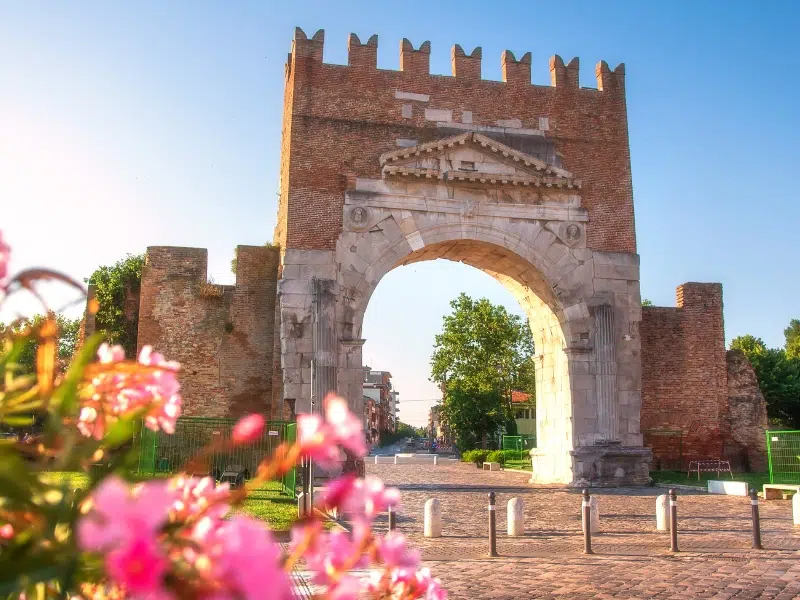 L'Arco di Augusto : Une porte triomphale vers le monde romain 1 Arco di Augusto un Rimini