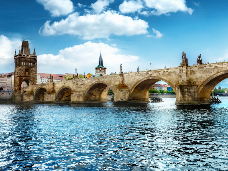 Karlsbrücke: Ein gotisches Meisterwerk, das die Moldau überspannt 3 Karlsbrücke in Prag