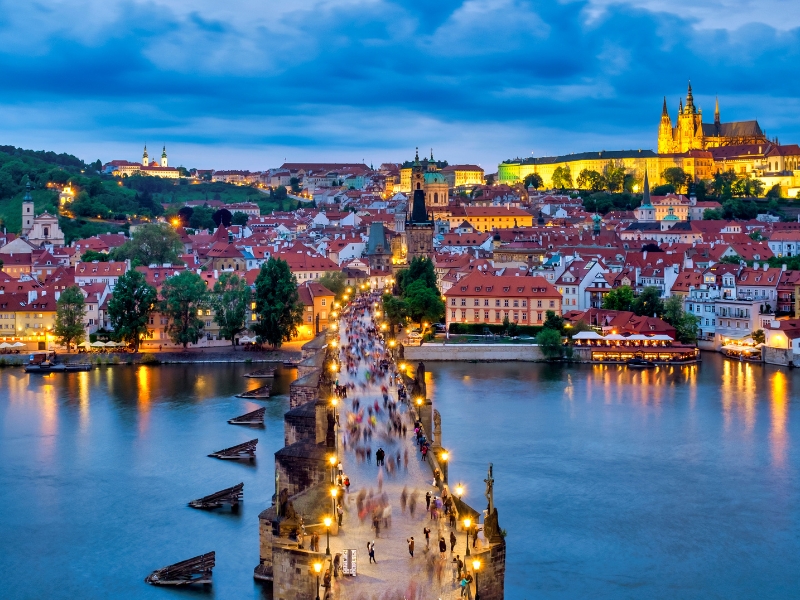 Karlsbrücke: Ein gotisches Meisterwerk, das die Moldau überspannt 1 Karlsbrücke in Prag