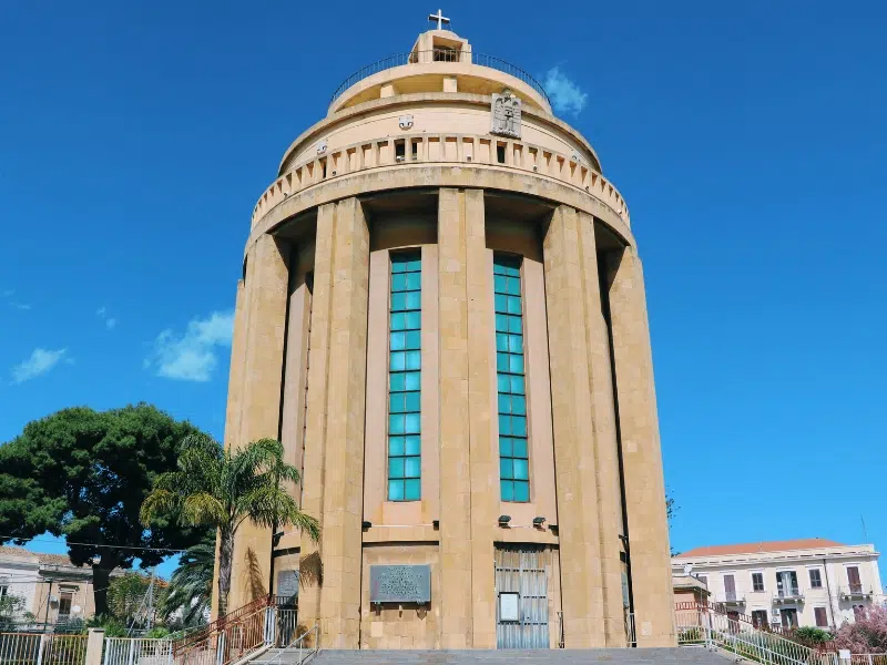 L'église San Tommaso : Un monument au souvenir à Syracuse 3 Église San Tommaso à Syracuse