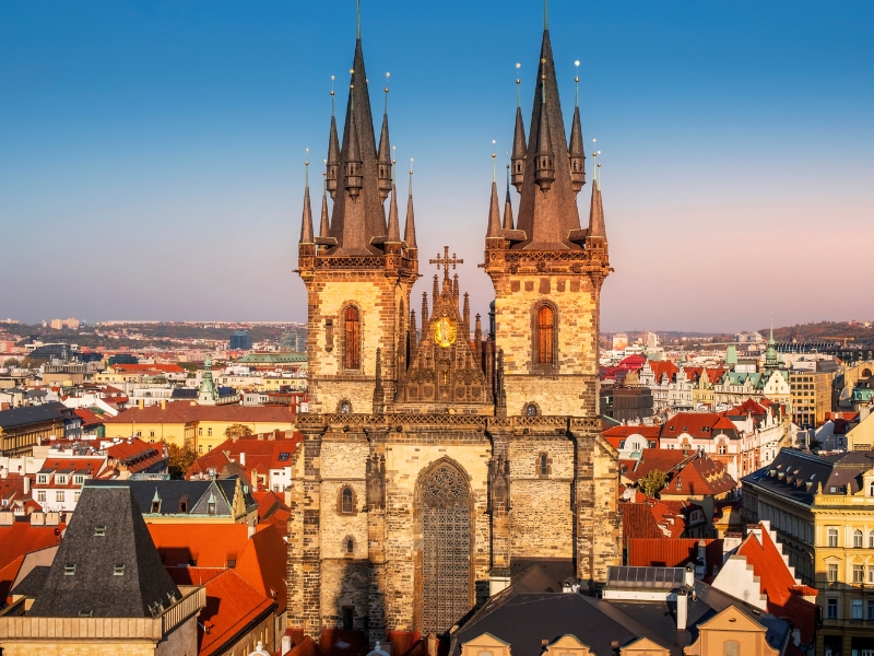 Chiesa di Nostra Signora Tyn: un capolavoro gotico che domina l'orizzonte di Praga 1 Chiesa di Nostra Signora Tyn a Praga
