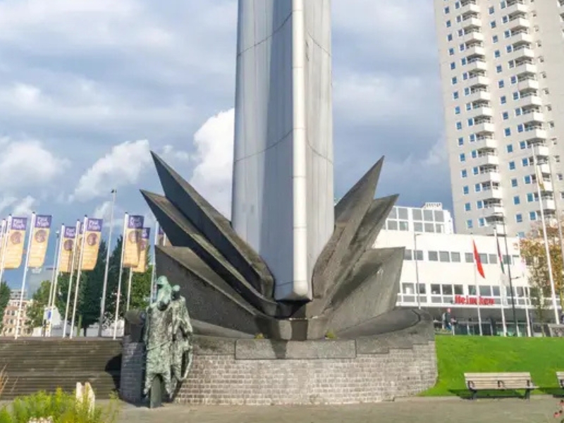 De Boeg in Rotterdam: Eine kraftvolle Hommage an maritime Helden 1 de Boeg in Rotterdam