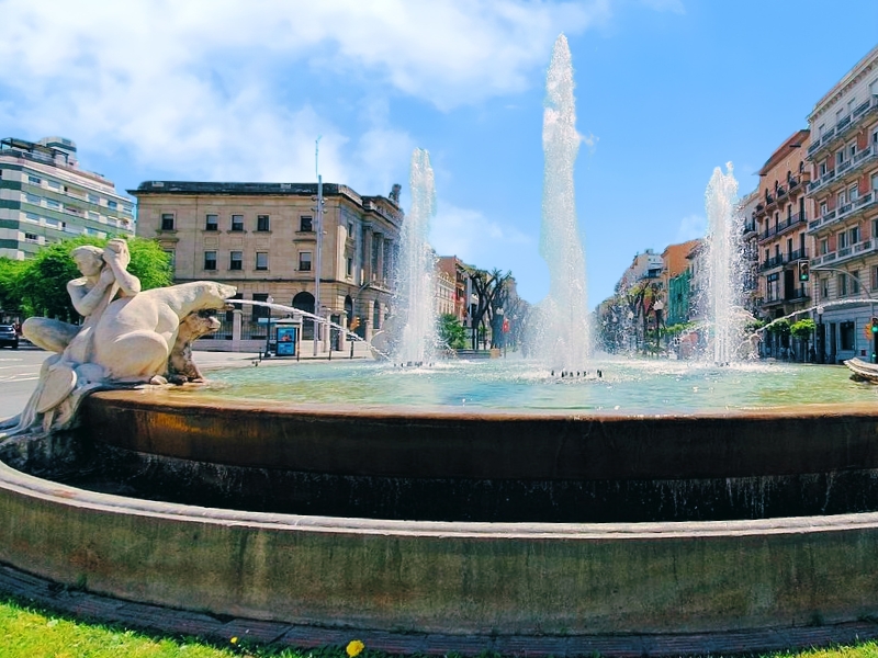 Font del Centenari: un simbolo di storia, democrazia e orgoglio civico 3 Font del Centenar a Tarragona