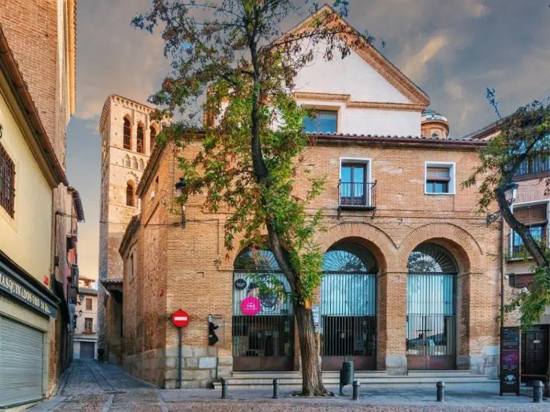 Iglesia de Santo Tomé: Un capolavoro di arte e storia a Toledo 1 Iglesia de Santo Tomé a Toledo