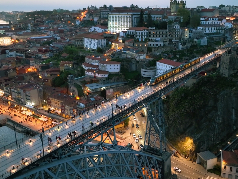 Il ponte Luís I: Un trionfo dell'ingegneria e un'icona di Porto 3 Ponte Luís I a Porto