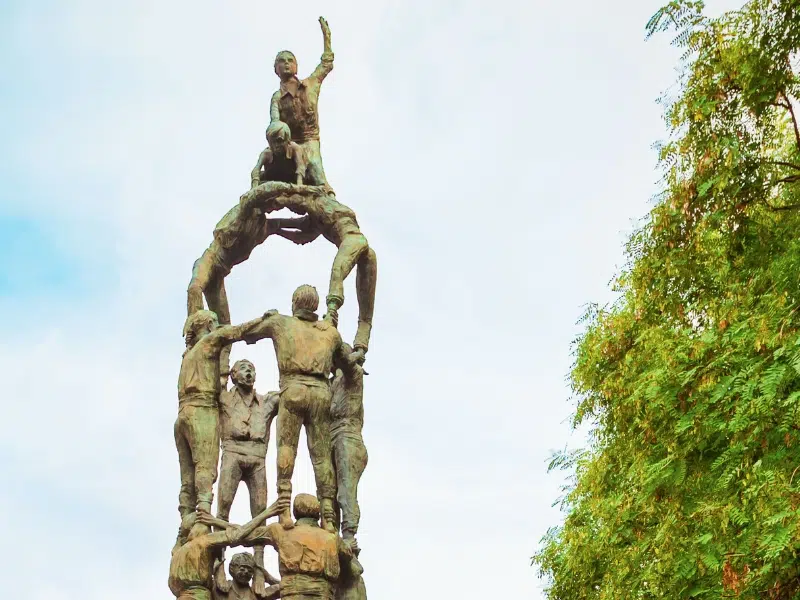 Monument als Castellers : Un hommage grandiose à la culture catalane 1 Monument des Castellers à Tarragone